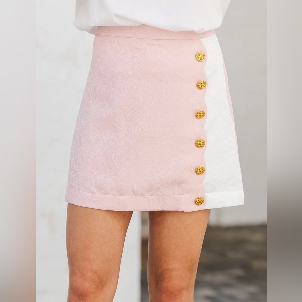 Chic Buttoned Mini Skirt in Pink and White